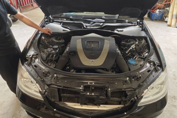 Used Mercedes-Benz S-Class 2010 S 400 L HYBRID Engine Bay