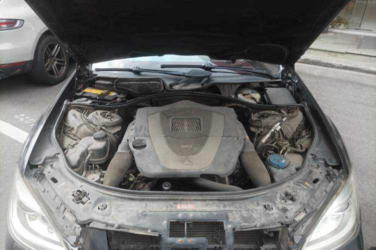 Used Mercedes-Benz S-Class 2010 S 350 L Luxury Model Engine Bay