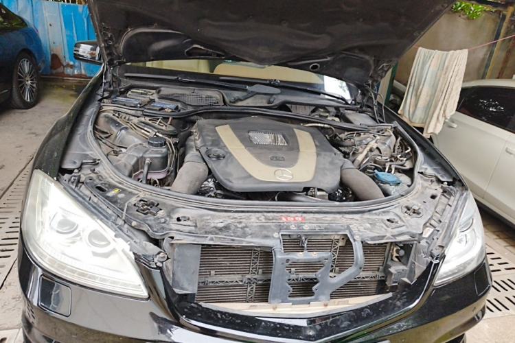 Used Mercedes-Benz S-Class 2010 S 300 L Luxury Model Engine Bay