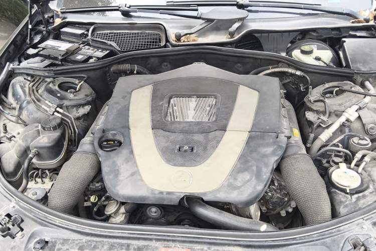 Used Mercedes-Benz S-Class 2010 S 350 L Luxury Model Engine Bay