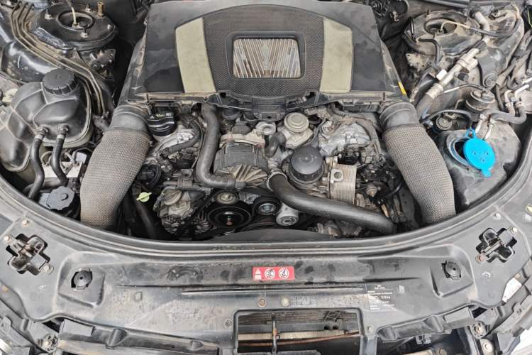 Used Mercedes-Benz S-Class 2010 S 400 L HYBRID Engine Bay