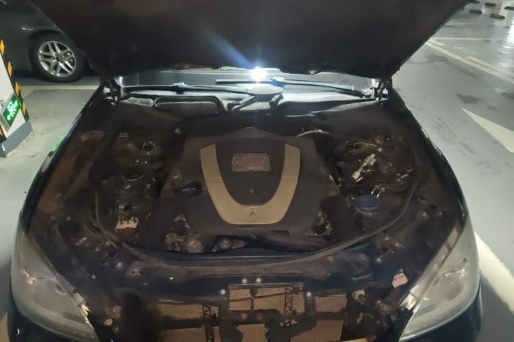 Used Mercedes-Benz S-Class 2010 S 400 L HYBRID Engine Bay