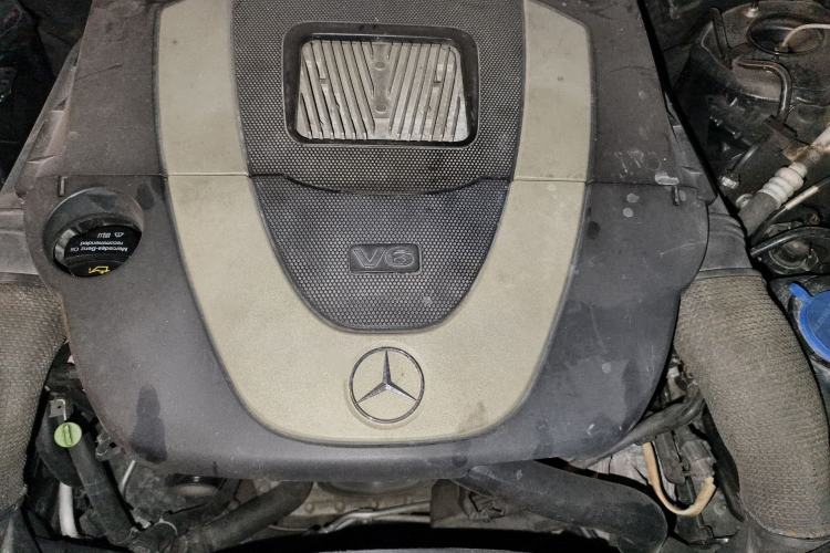 Used Mercedes-Benz S-Class 2010 S 400 L HYBRID Engine Bay