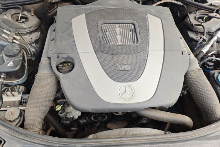 Used Mercedes-Benz S-Class 2010 S 300 L Luxury Model Engine Bay