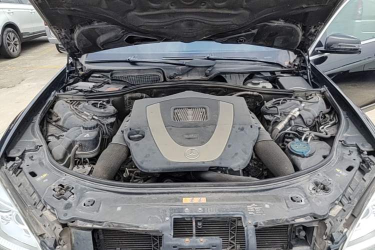 Used Mercedes-Benz S-Class 2010 S 300 L Luxury Model Engine Bay
