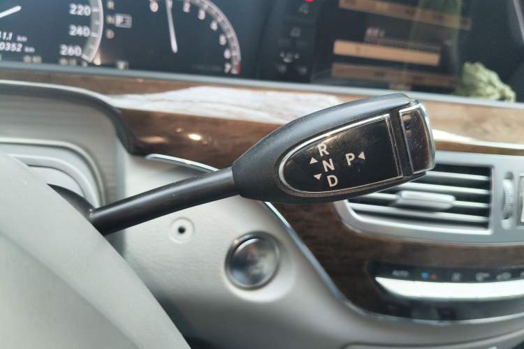Used Mercedes-Benz S-Class 2010 S 300 L Luxury Model Gear Lever