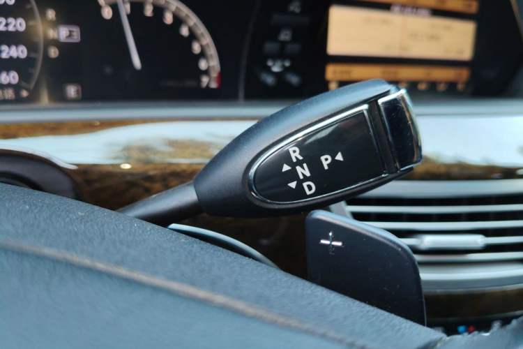 Used Mercedes-Benz S-Class 2010 S 300 L Luxury Model Gear Lever