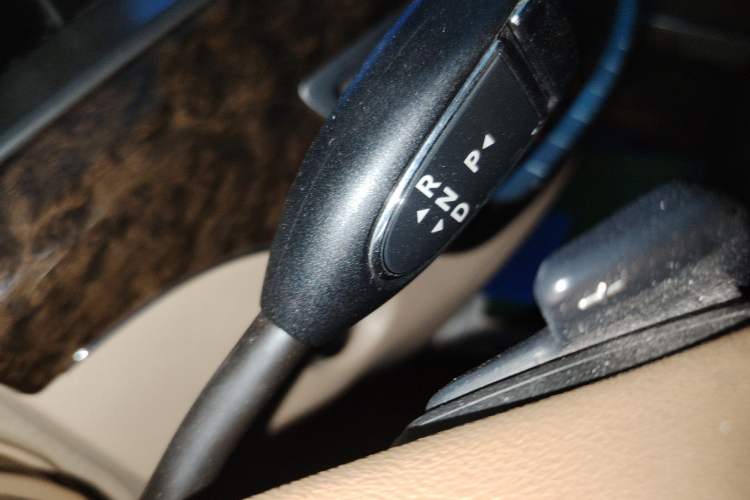 Used Mercedes-Benz S-Class 2010 S 300 L Luxury Model Gear Lever
