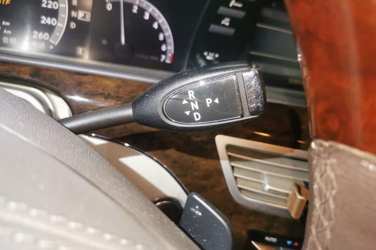 Used Mercedes-Benz S-Class 2010 S 300 L Business Model Gear Lever