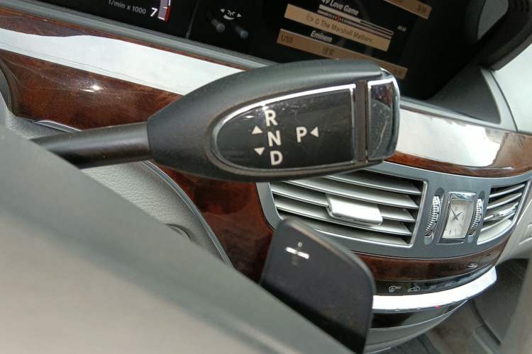 Used Mercedes-Benz S-Class 2010 S 300 L Luxury Model Gear Lever