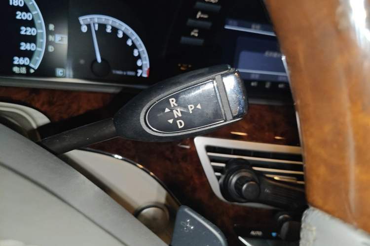 Used Mercedes-Benz S-Class 2010 S 500 L 4MATIC Gear Lever