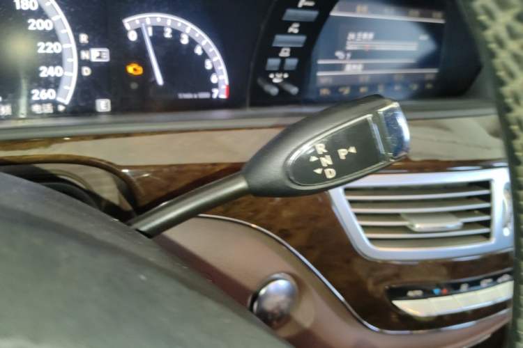 Used Mercedes-Benz S-Class 2010 S 300 L Luxury Model Gear Lever