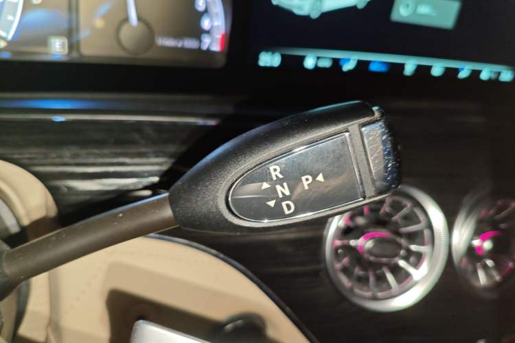 Used Mercedes-Benz S-Class 2010 S 300 L Business Model Gear Lever