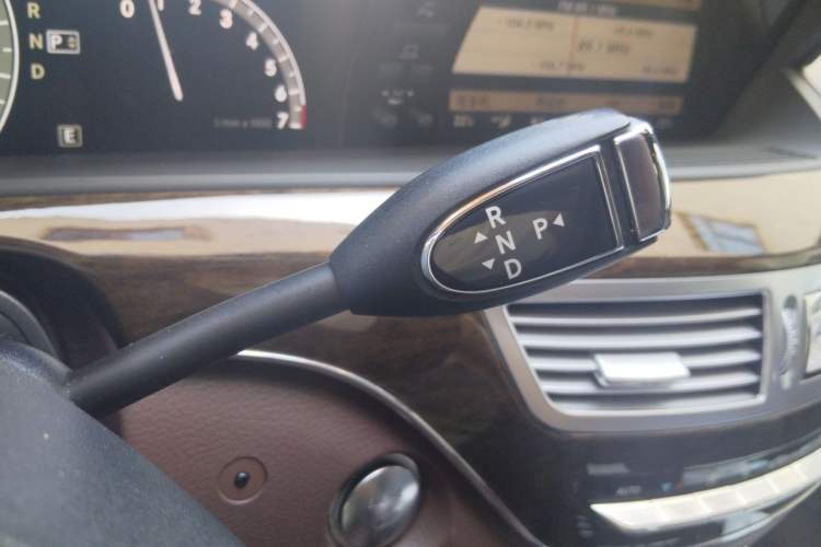 Used Mercedes-Benz S-Class 2010 S 300 L Luxury Model Gear Lever