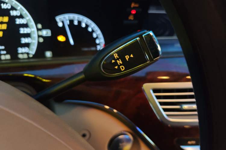 Used Mercedes-Benz S-Class 2010 S 300 L Luxury Model Gear Lever