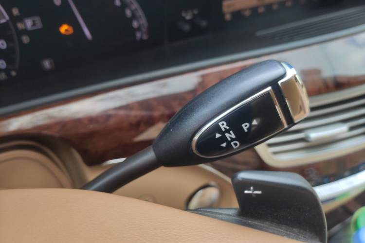Used Mercedes-Benz S-Class 2010 S 300 L Luxury Model Gear Lever