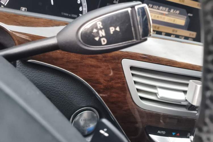 Used Mercedes-Benz S-Class 2010 S 300 L Business Model Gear Lever
