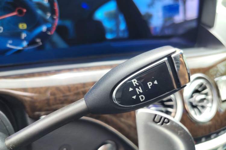 Used Mercedes-Benz S-Class 2010 S 300 L Business Model Gear Lever