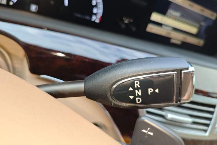 Used Mercedes-Benz S-Class 2010 S 300 L Luxury Model Gear Lever