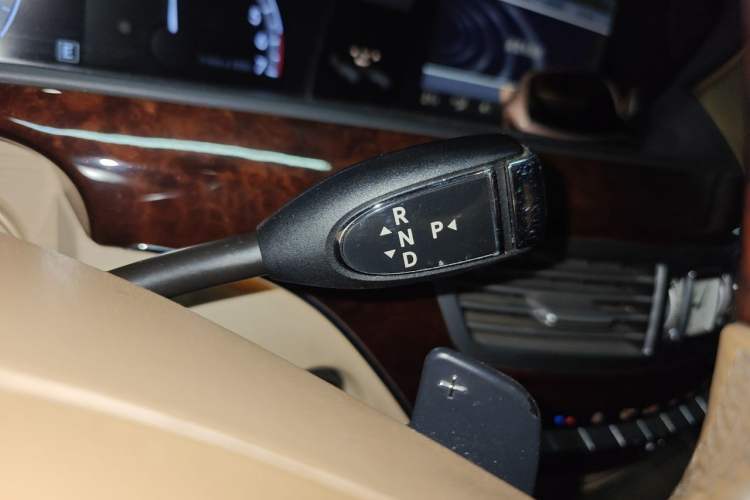 Used Mercedes-Benz S-Class 2010 S 600 L Gear Lever