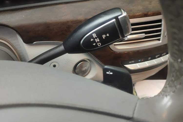 Used Mercedes-Benz S-Class 2010 S 300 L Business Model Gear Lever