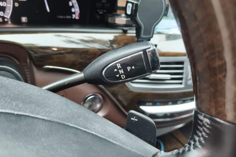 Used Mercedes-Benz S-Class 2010 S 300 L Luxury Model Gear Lever