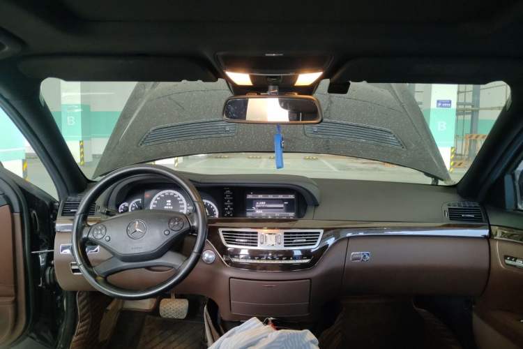 Used Mercedes-Benz S-Class 2010 S 300 L Luxury Model Headliner