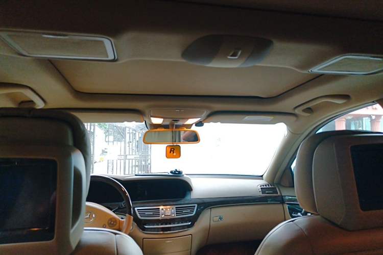 Used Mercedes-Benz S-Class 2010 S 300 L Luxury Model Headliner