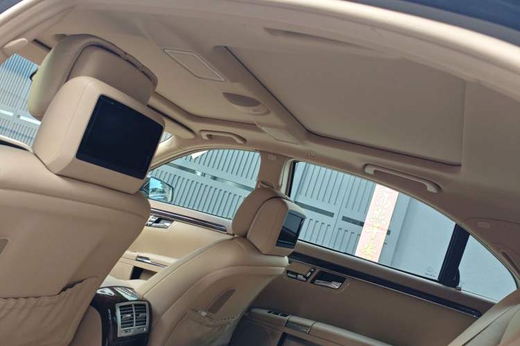 Used Mercedes-Benz S-Class 2010 S 300 L Luxury Model Headliner
