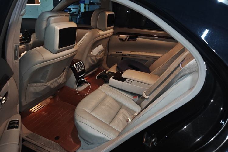 Used Mercedes-Benz S-Class 2010 S 350 L Luxury Model Left Rear Seat