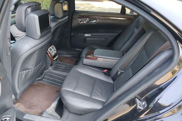 Used Mercedes-Benz S-Class 2010 S 300 L Luxury Model Left Rear Seat