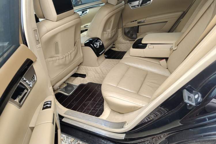 Used Mercedes-Benz S-Class 2010 S 400 L HYBRID Left Rear Seat