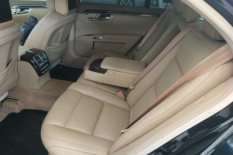 Used Mercedes-Benz S-Class 2010 S 350 L Luxury Model Left Rear Seat