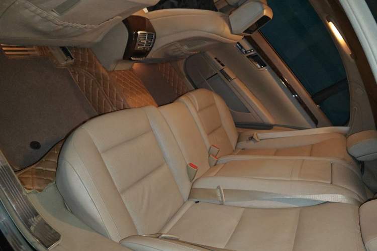 Used Mercedes-Benz S-Class 2010 S 300 L Luxury Model Left Rear Seat