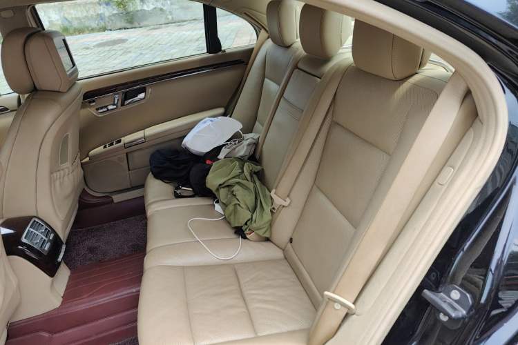 Used Mercedes-Benz S-Class 2010 S 350 L Luxury Model Left Rear Seat