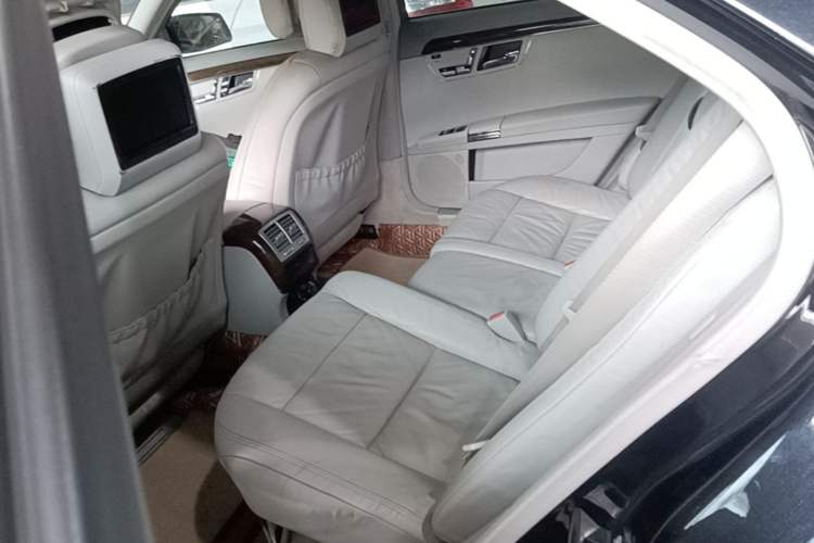 Used Mercedes-Benz S-Class 2010 S 300 L Business Model Left Rear Seat