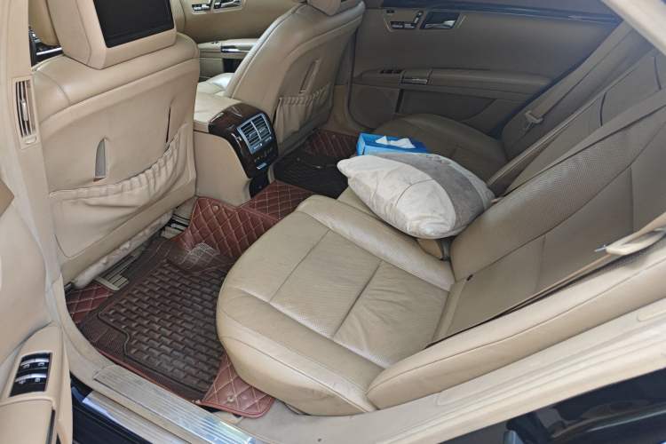 Used Mercedes-Benz S-Class 2010 S 300 L Luxury Model Left Rear Seat