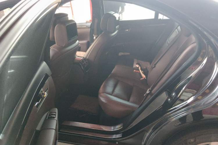 Used Mercedes-Benz S-Class 2010 S 350 L Luxury Model Left Rear Seat
