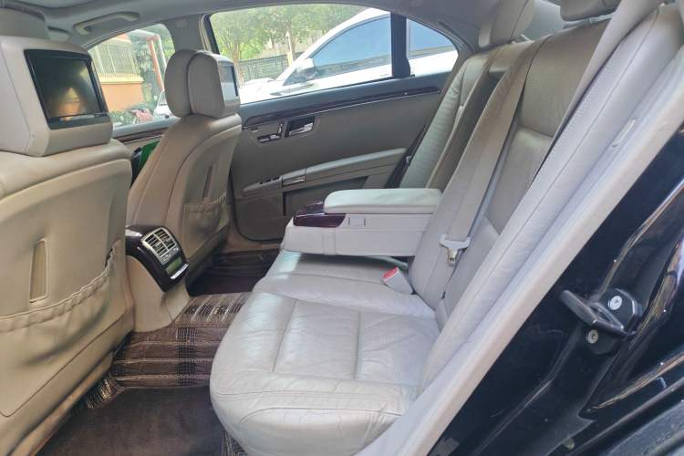 Used Mercedes-Benz S-Class 2010 S 300 L Prestige Edition Left Rear Seat