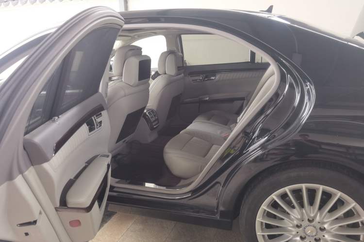 Used Mercedes-Benz S-Class 2010 S 600 L Left Rear Seat