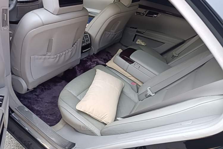 Used Mercedes-Benz S-Class 2010 S 350 L Luxury Model Left Rear Seat