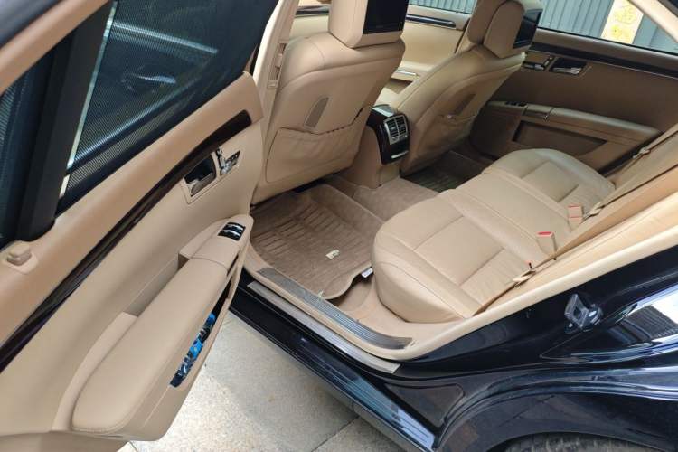Used Mercedes-Benz S-Class 2010 S 300 L Luxury Model Left Rear Seat