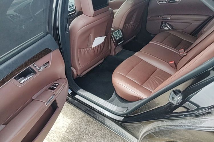 Used Mercedes-Benz S-Class 2010 S 300 L Luxury Model Left Rear Seat