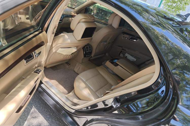 Used Mercedes-Benz S-Class 2010 S 350 L Luxury Model Left Rear Seat