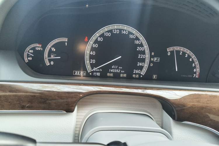Used Mercedes-Benz S-Class 2010 S 300 L Luxury Model Odometer Close Up