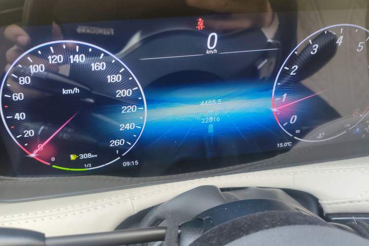 Used Mercedes-Benz S-Class 2010 S 300 L Business Model Odometer Close Up