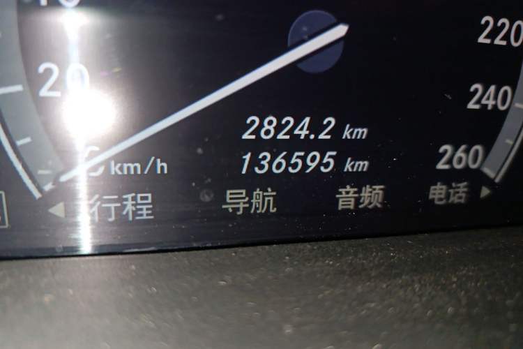 Used Mercedes-Benz S-Class 2010 S 600 L Odometer Close Up