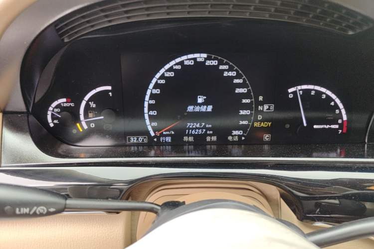 Used Mercedes-Benz S-Class 2010 S 400 L HYBRID Odometer Close Up