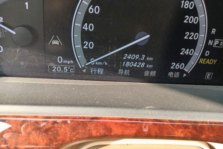 Used Mercedes-Benz S-Class 2010 S 400 L HYBRID Odometer Close Up