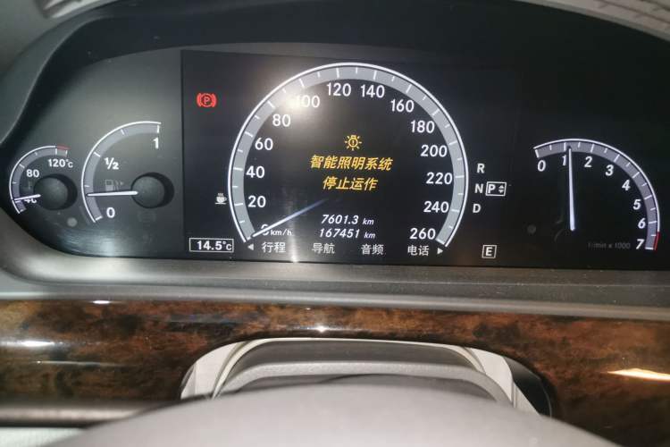 Used Mercedes-Benz S-Class 2010 S 300 L Business Model Odometer Close Up